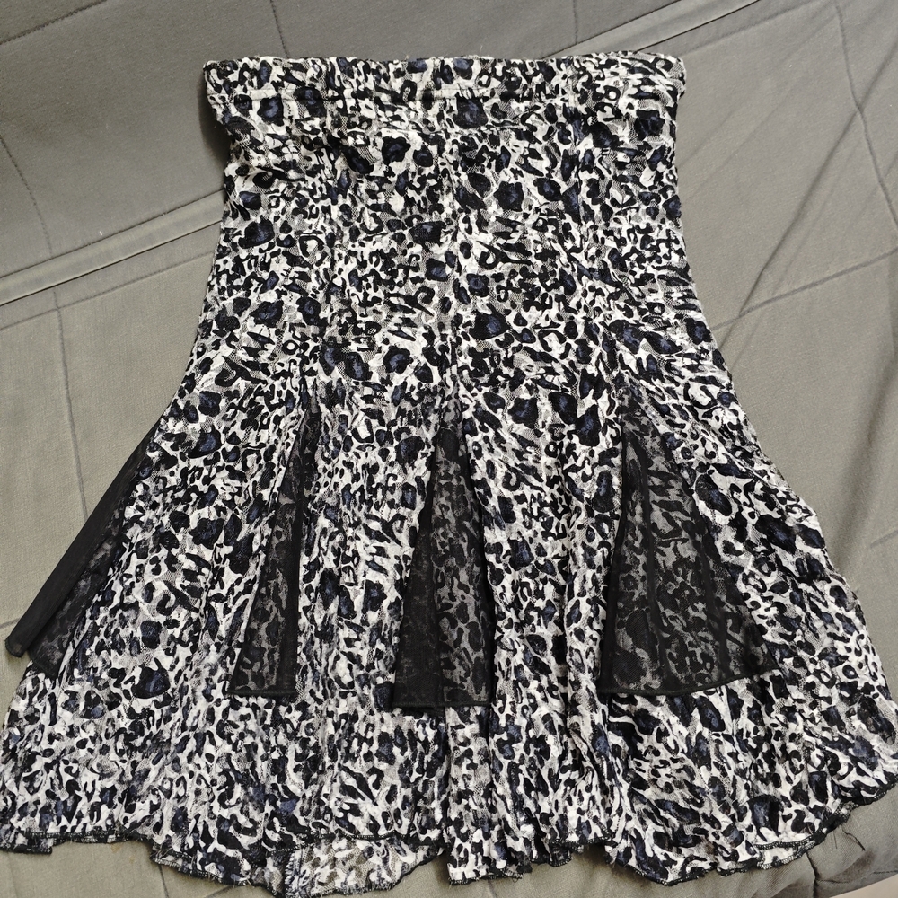 Vintage and Y2K style Vinrouge Elegant Black and White Patterned Skirt with lace